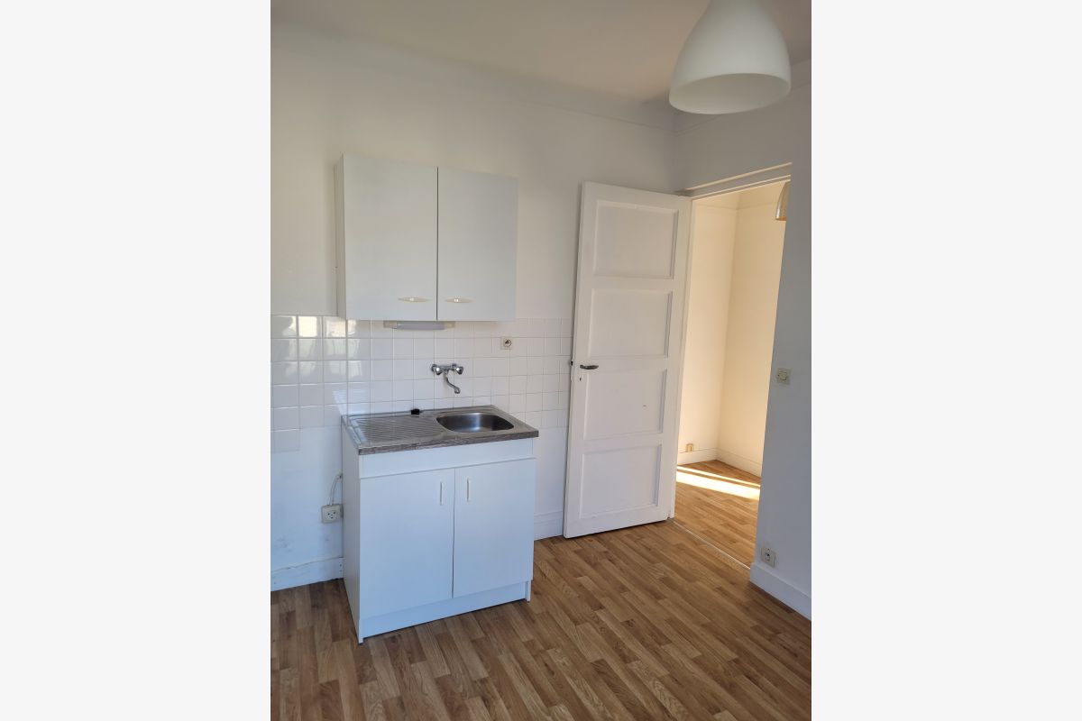 Coutances centre, à louer grand studio - 30256869_4d9b10f4c65a4e83a97cc6a8d96ba620.jpg