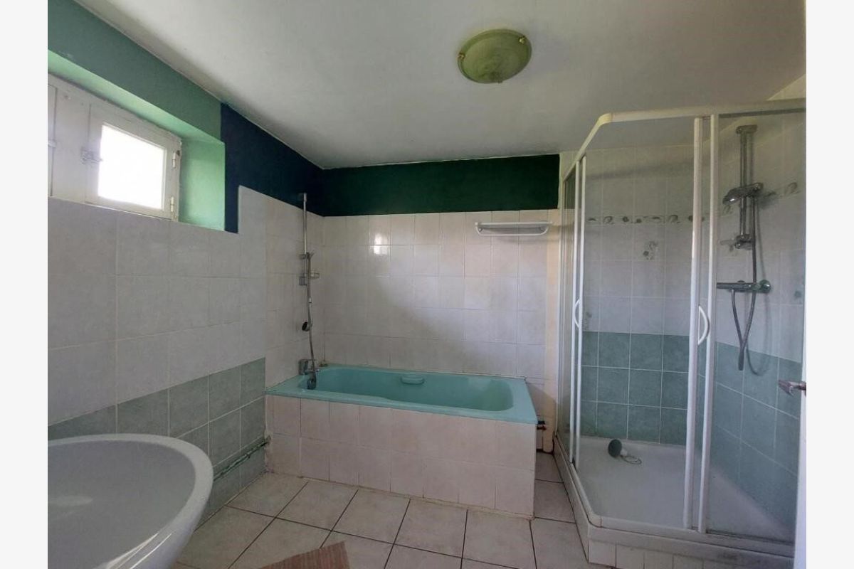 Maison avec 2 hectares et dépendances - 30257304_7.jpg