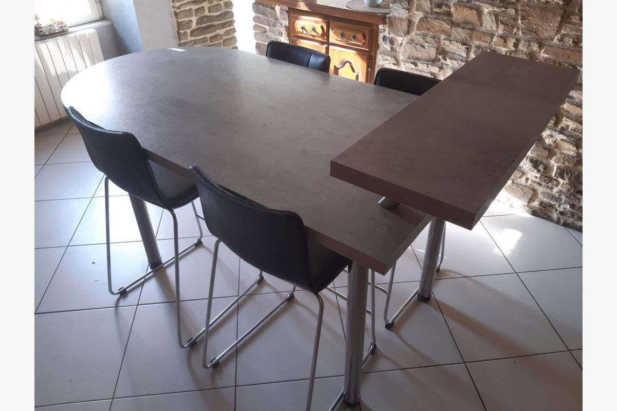 Table haute 120 € - T.B.E - 30257471_8f7da73641b383f2a525c63467ea746e.jpg