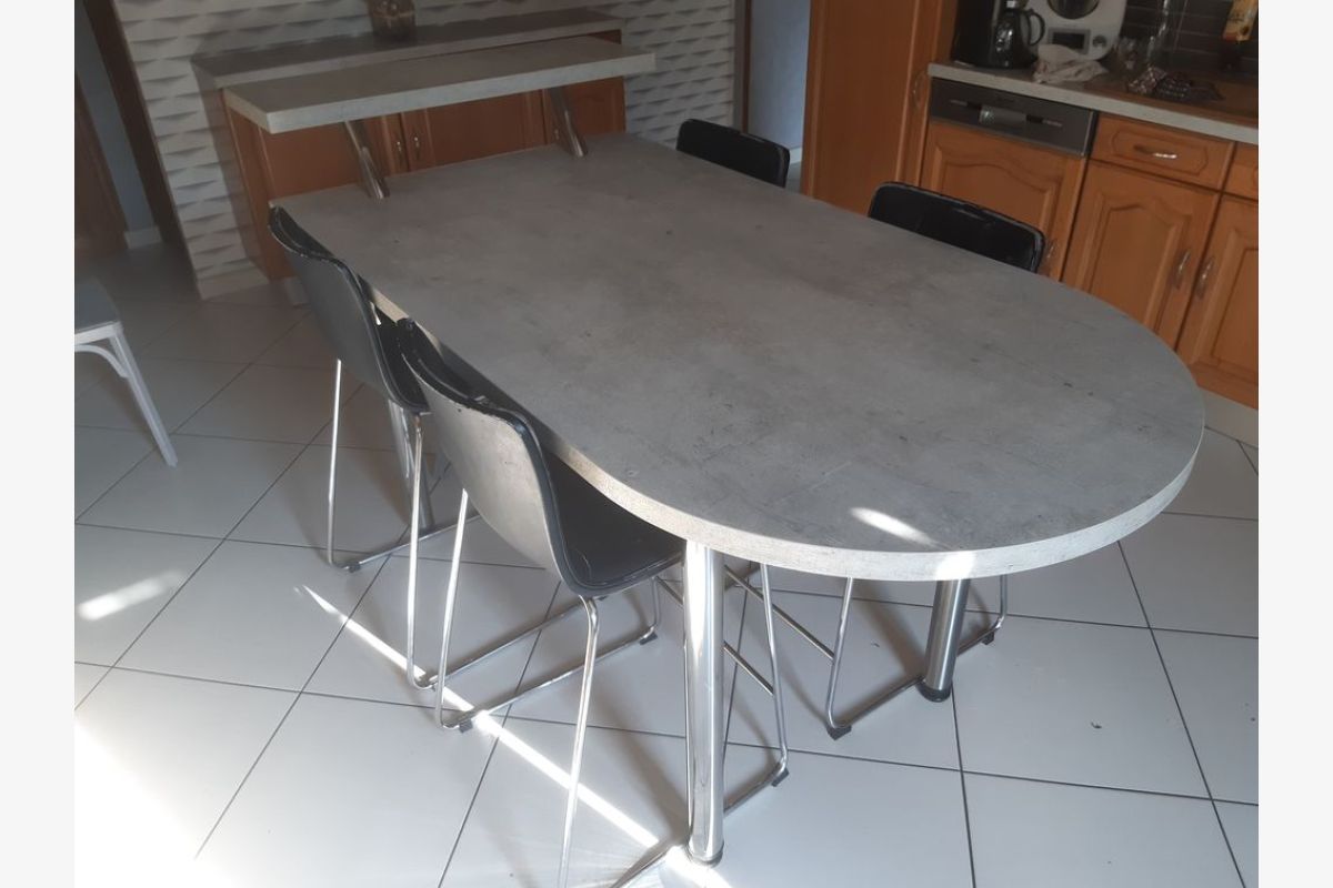 Table haute 120 € - T.B.E - 30257471_e4417549d31ef0f528a7ee3a871cab88.jpg