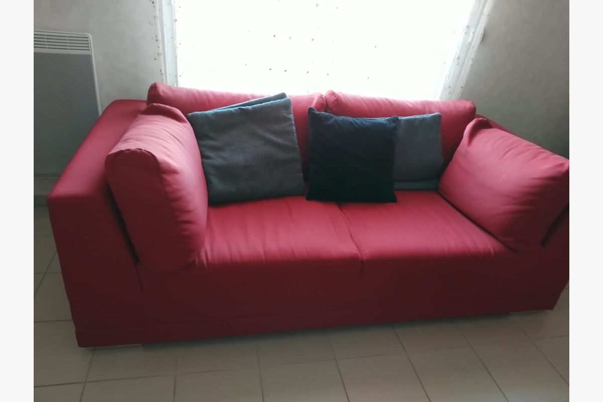 Photo 1 VEND CANAPE ROUGE