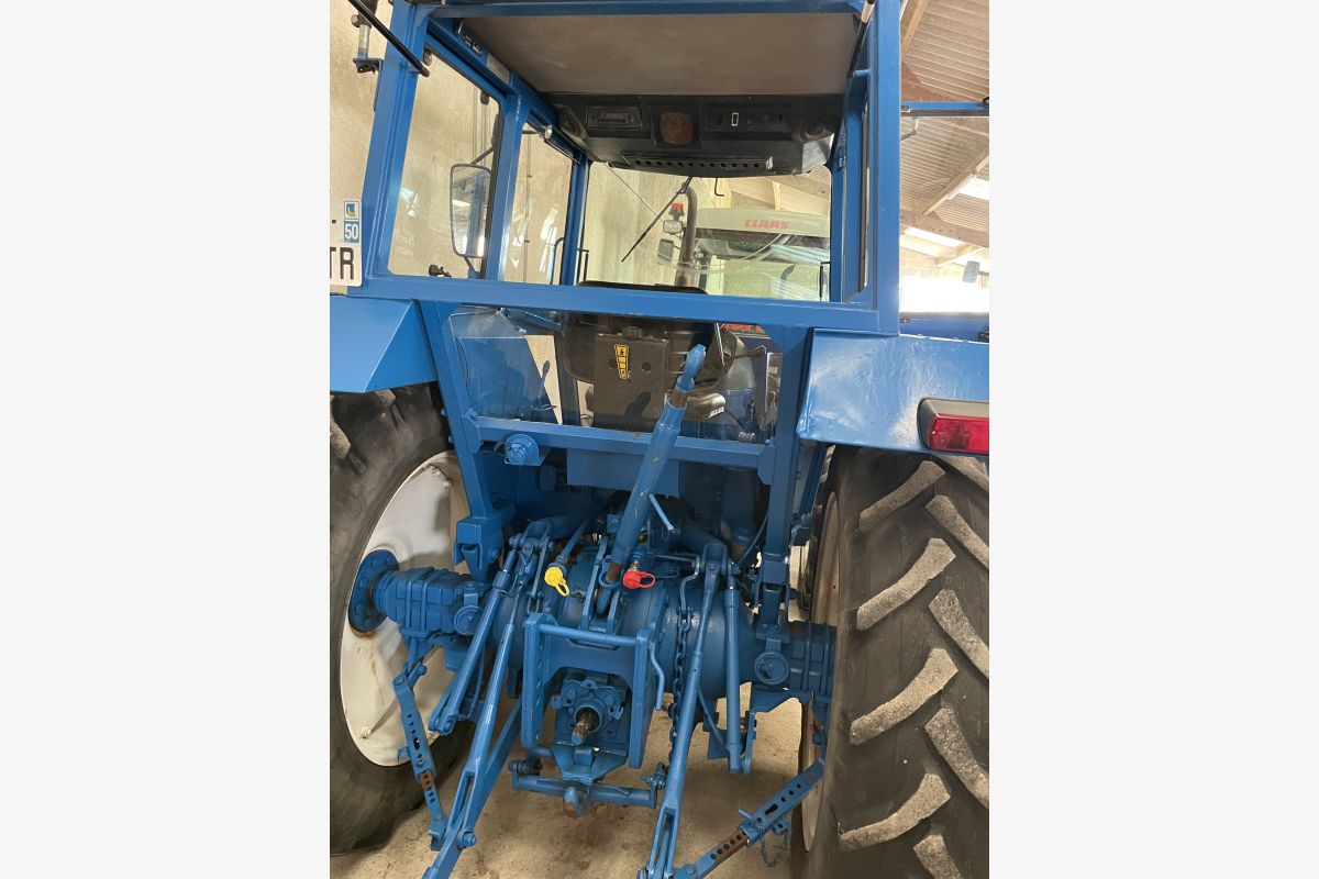 Tracteur FORD 4610 - 30257812_80a480314cd454eb8106db1be561844e.jpg