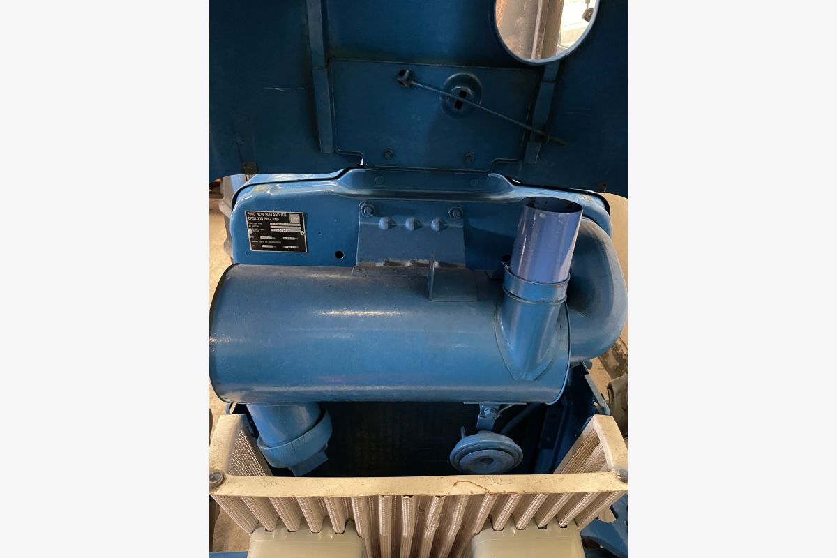 Tracteur FORD 4610 - 30257812_81d9e3fe6861b8799882bd041183a3b0.jpg