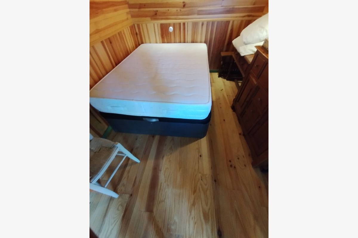 Lit-coffre et matelas - 30258118_efb7611cb1acc8bd95f607379212adef.jpg
