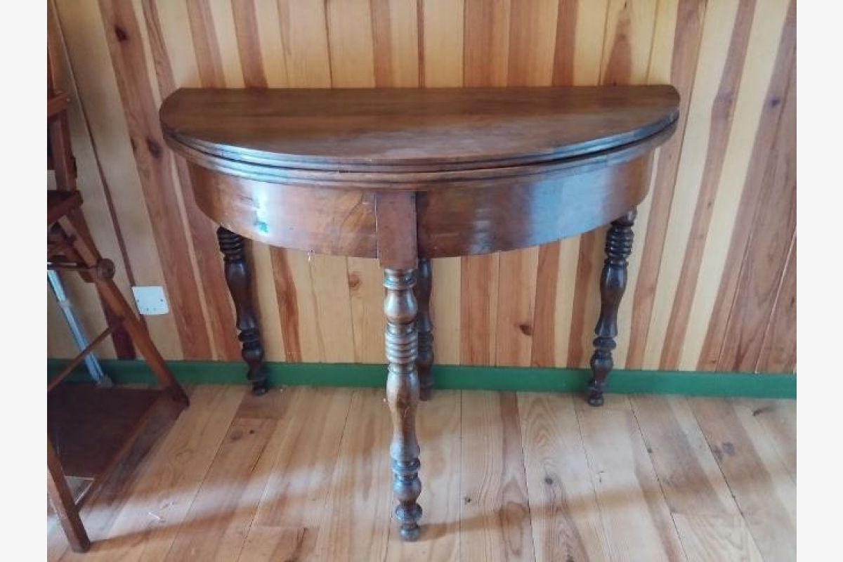 Table demi-lune - 30258126_d4ee67ea0522167dff2cdf4315958923.jpg