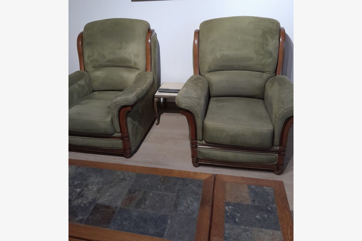 A vendre canapé 3 places + 2 fauteuils assortis  - 30258283_ab93771e99bf389baadf86958d09e82a.jpg