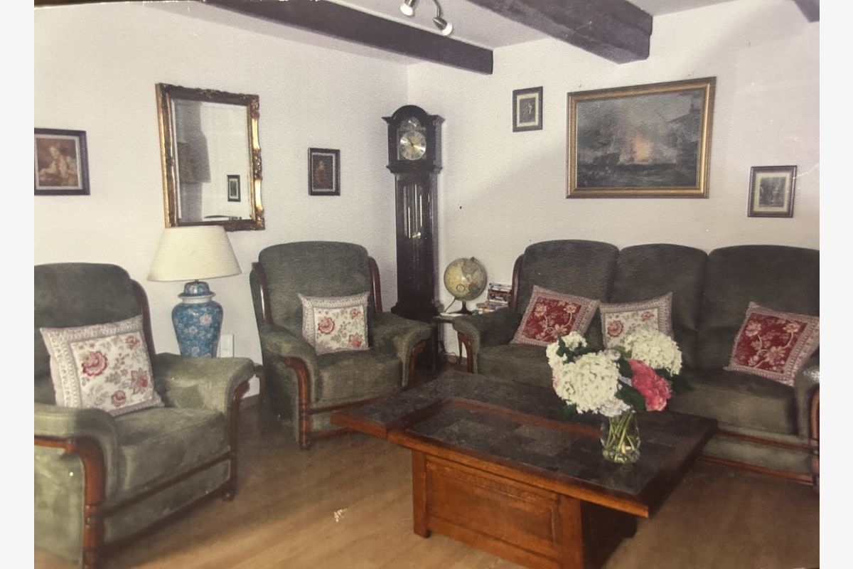 Photo 1 A vendre canapé 3 places + 2 fauteuils assortis 