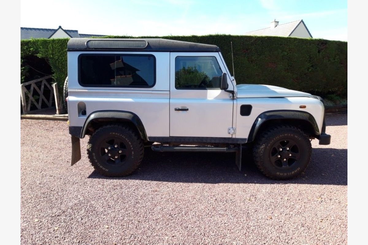 Photo 1 Defender 905 W