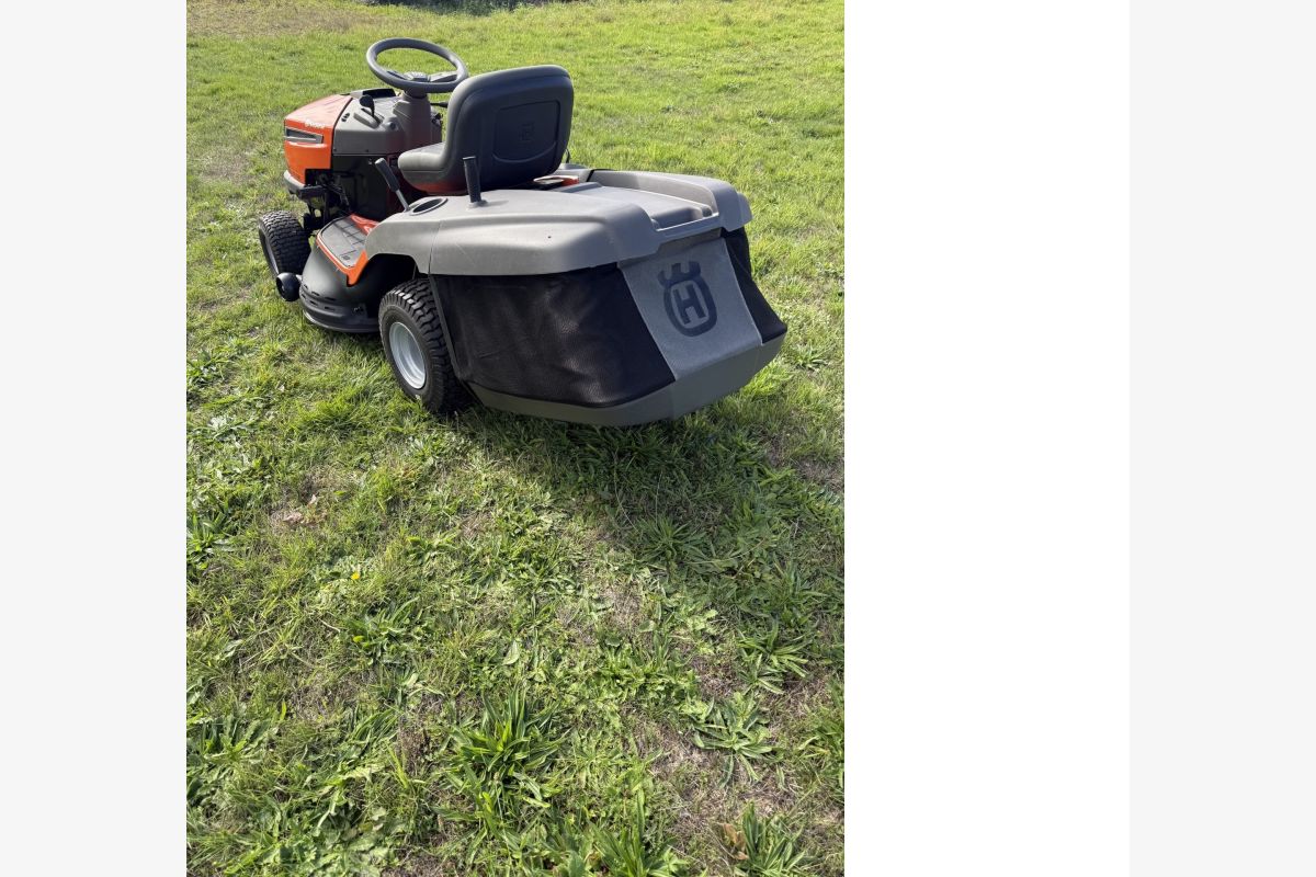 Tondeuse autoportée - 30258539_ae8218db84d5672458d6c0b664daee7d.jpg
