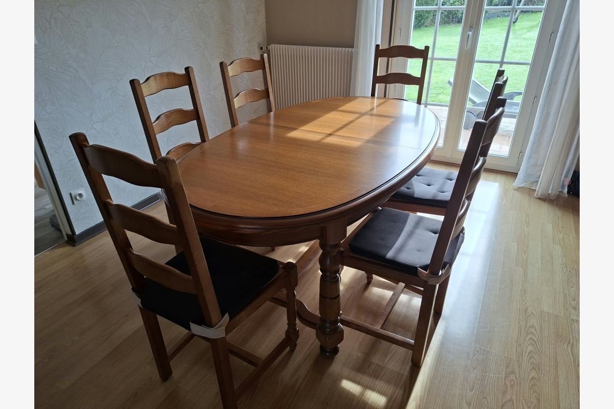 Photo 1 TABLE ET SES CHAISES EN CHENE