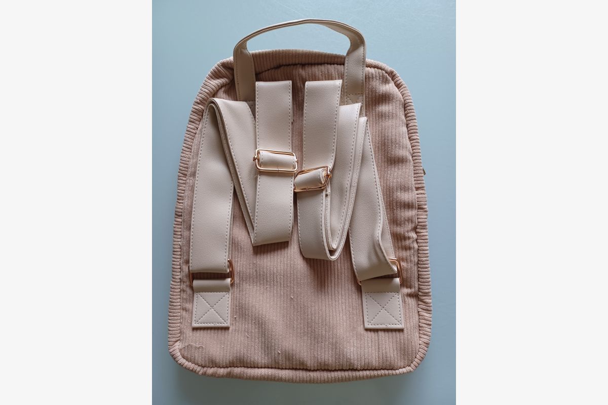 Sac à dos neuf en velours - 30258815_075382a106b3383c40453cc81a5a6ff8.jpg