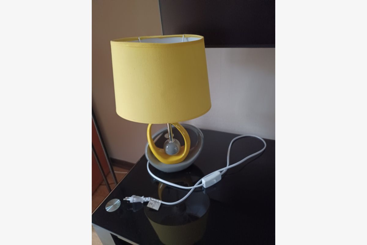 Photo 1 Lampe jaune et grise 