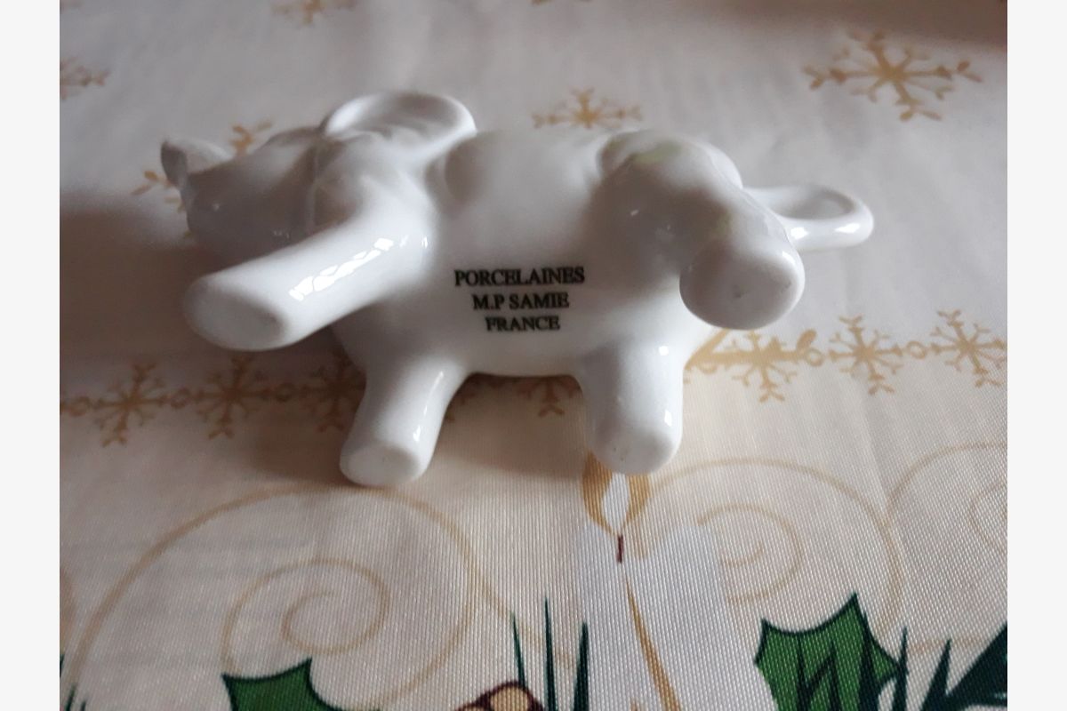 Lot de Pichets blancs en Porcelaine - 30259008_1e5343c86e8427245f70f2db12ade427.jpg