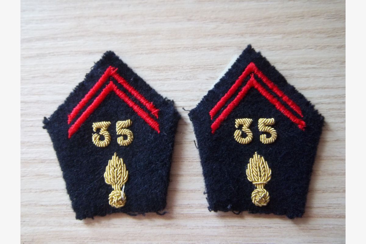 Photo 1 pattes col 35e régiment d'infanterie collection militaire