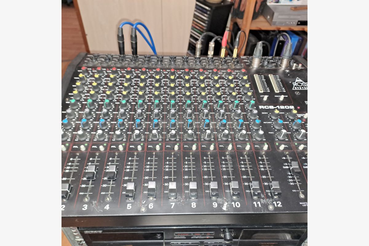 Photo 1 Console de mixage