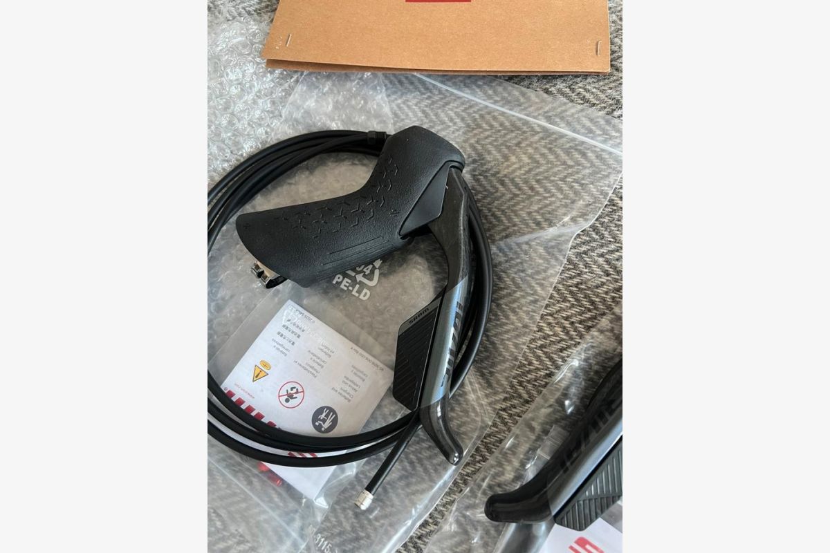 Photo 1 Manettes SRAM Rival AXS E1