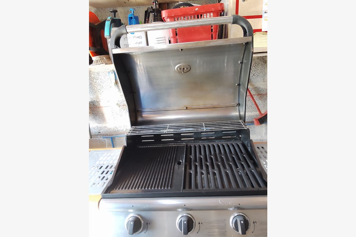 Photo 1 Barbecue de jardin