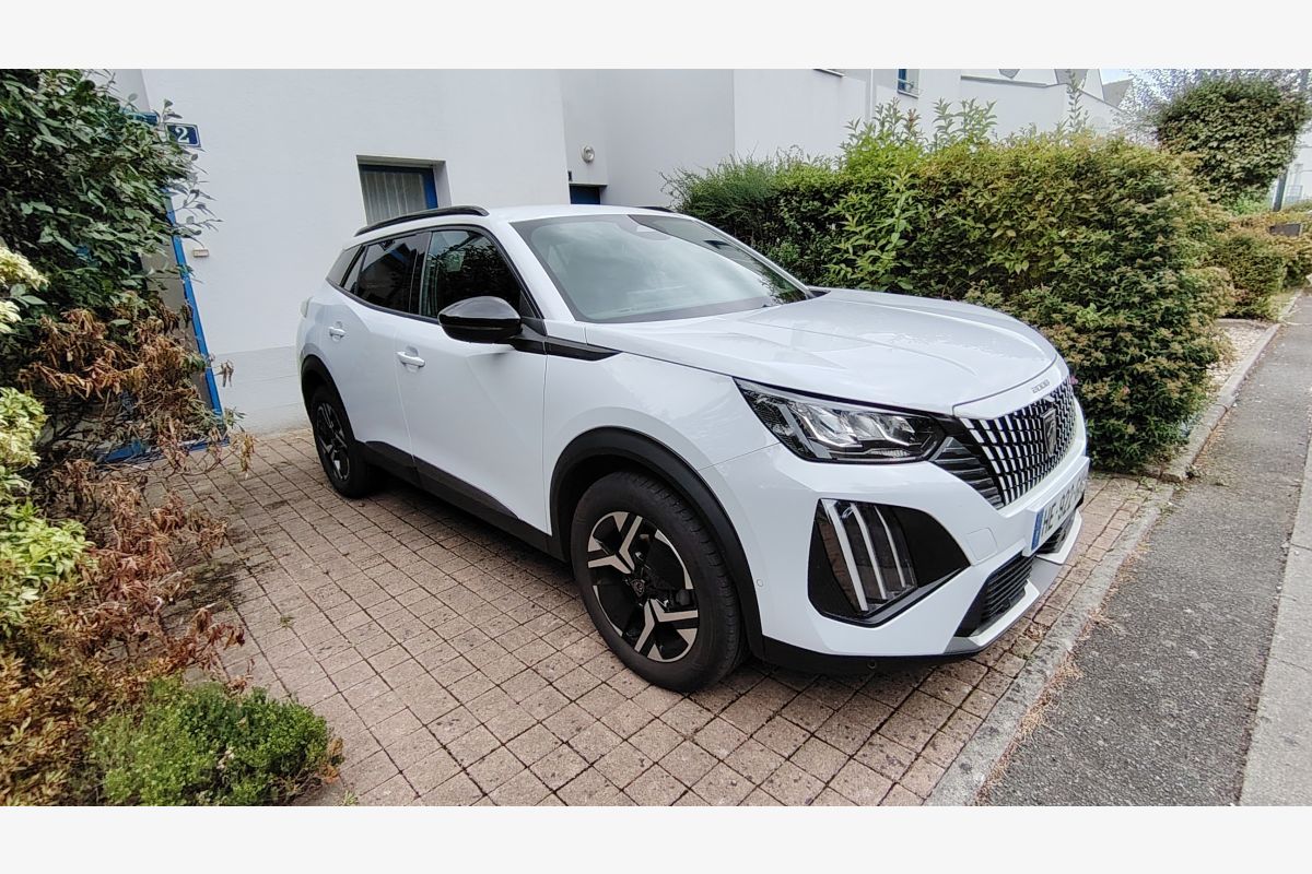 Photo 1 Peugeot 2008 100 Allure