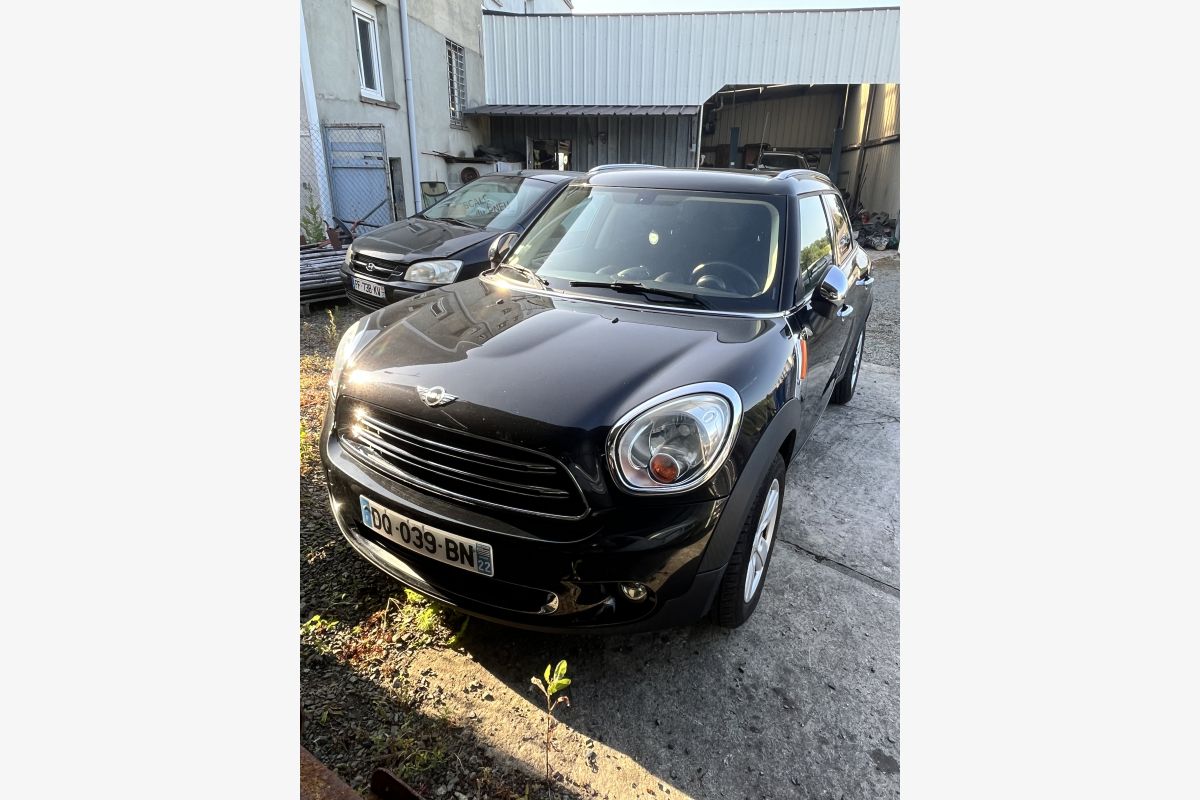 Photo 1 Mini Cooper Countryman 2.0 112cv Uniquement Pro