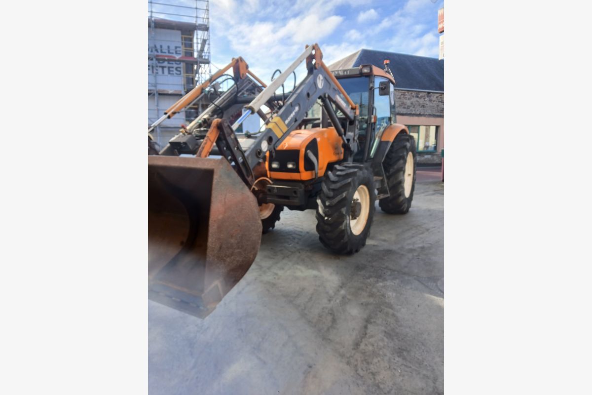Photo 1 Tracteur renault 