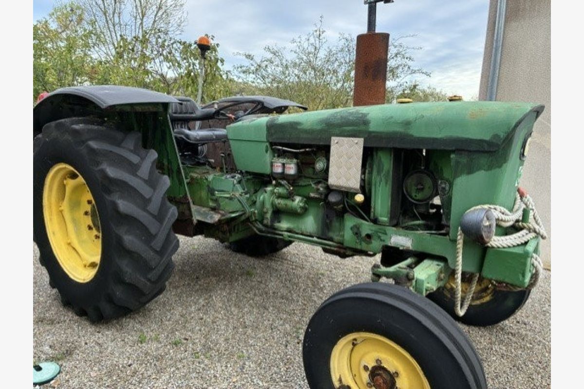 Photo 1 John Deere modèle 2020