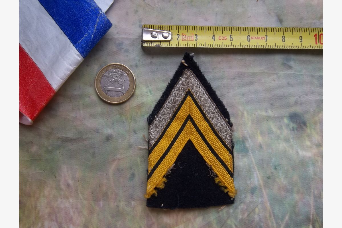 Photo 1 grade caporal-chef chasseurs alpins insigne galon