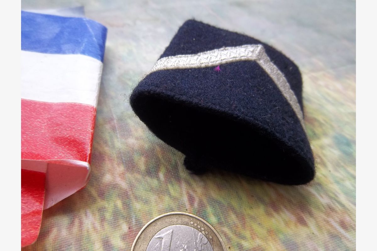 un fourreau épaule militaire ancien chevron argenté galon - 30259899_cd6bafc8da3f32cb89f441b65bd215e8.jpg