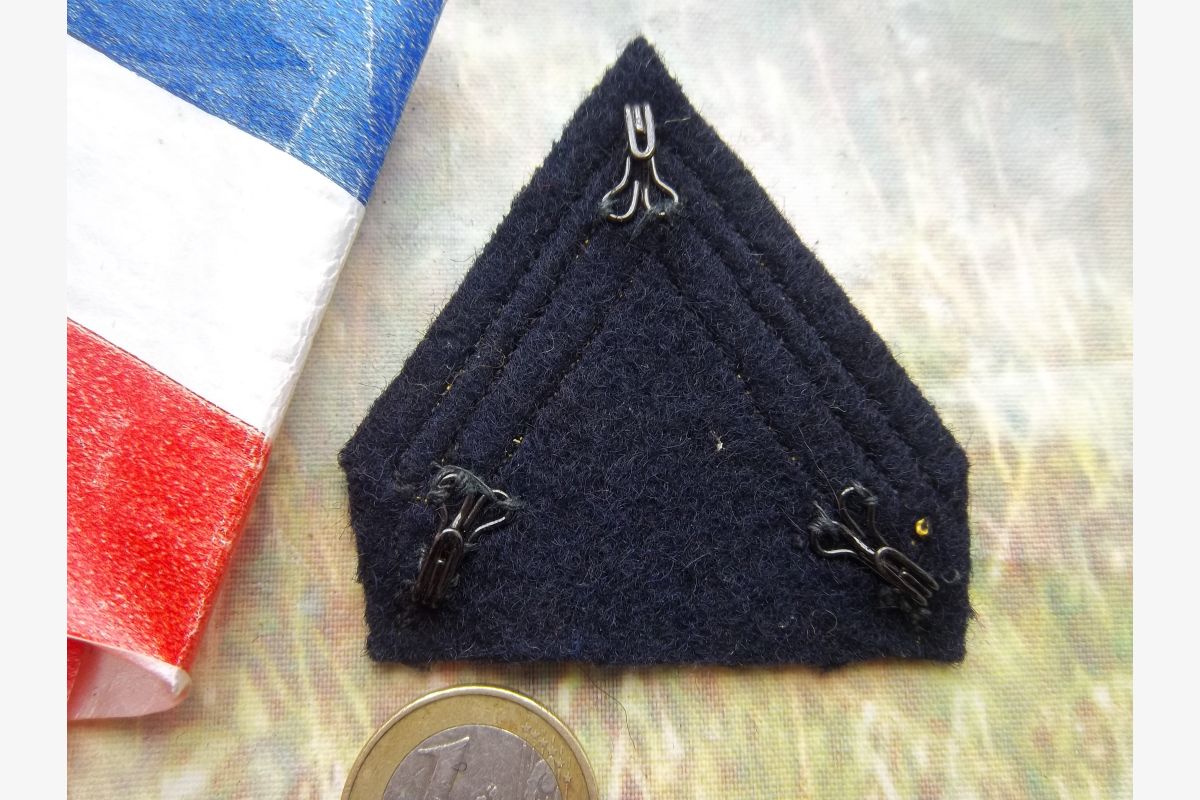 grade militaire insigne collection galon 1ère classe liseré jaune et rouge - 30259908_a7e5574798e2add01eb1339aff346699.jpg