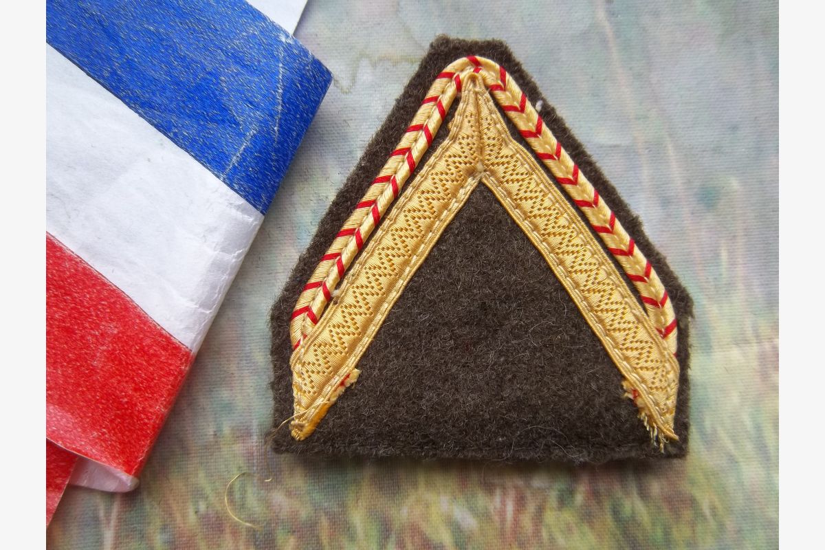 Photo 1 galon 1ère classe liseré grade militaire insigne collection 