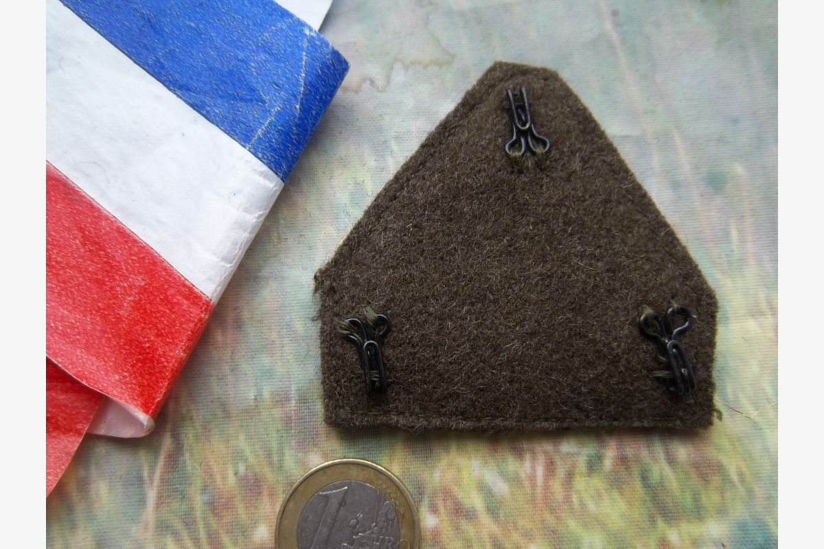 galon 1ère classe liseré grade militaire insigne collection  - 30259909_ede76b8b427bf4fef8366a8d78097fde.jpg