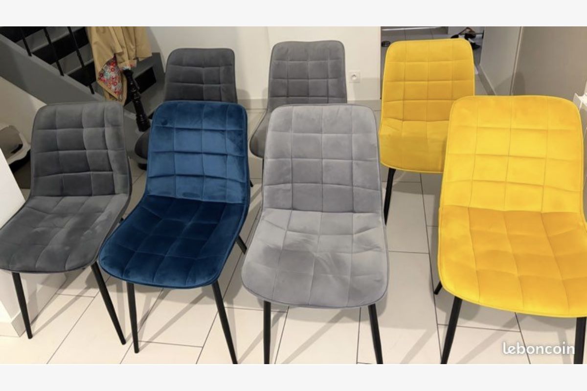 Chaises multicolores  - 30259933_d8765d21f92c0517d04703676d8a2491.jpg