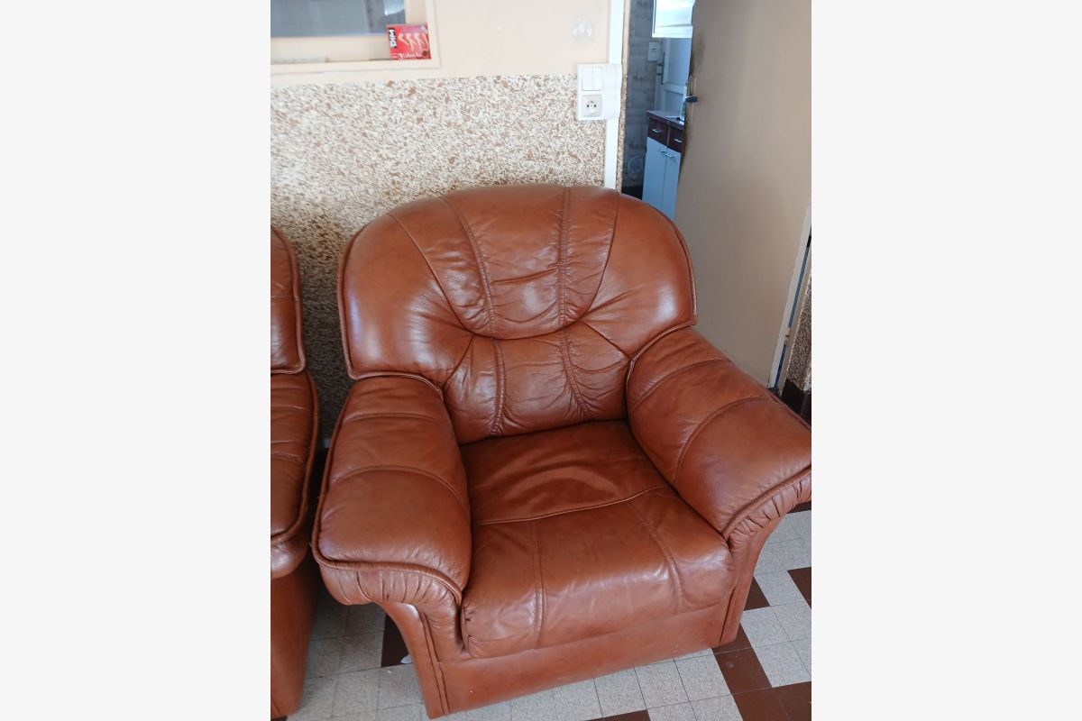 Vends canapé + 2 fauteuils cuir - 30259997_26762d69f152888746e2e6bf330ea5f5.jpg