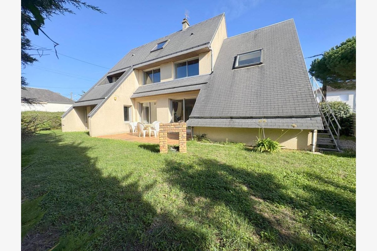 Photo 1 JULLOUVILLE - Maison familiale avec studio indépendant à 150