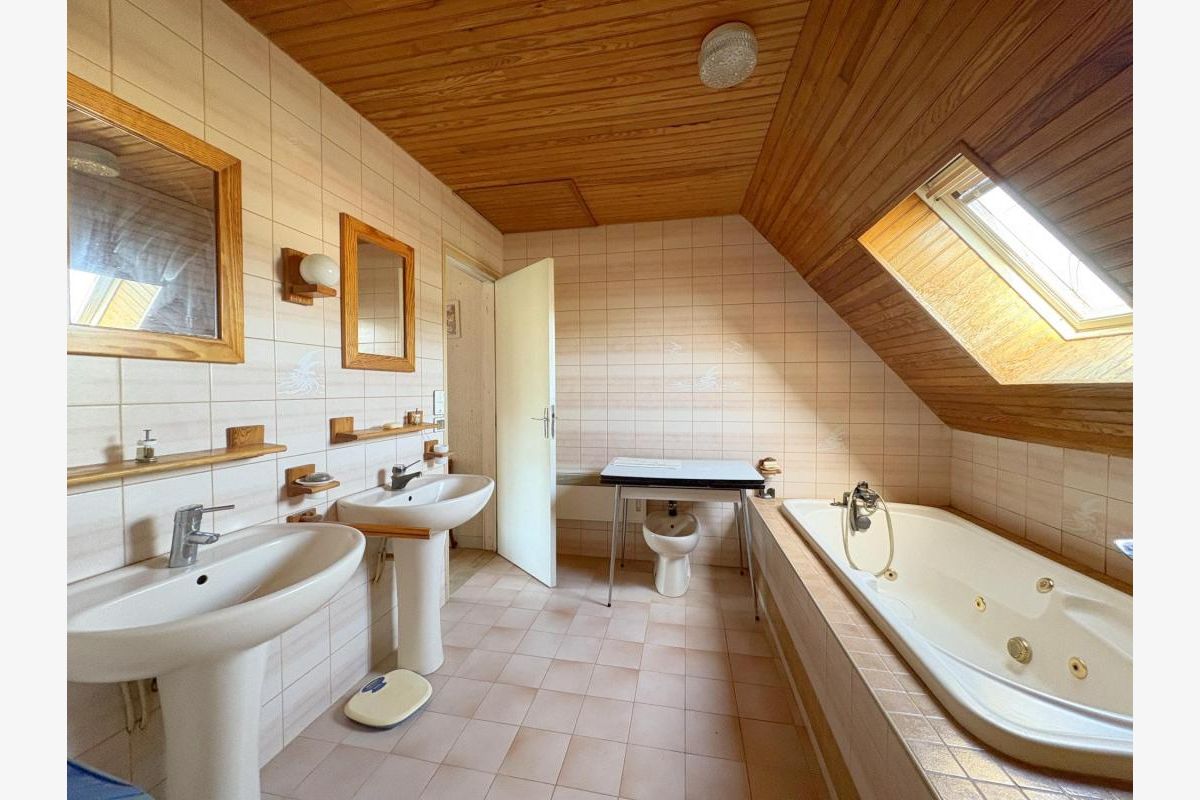 JULLOUVILLE - Maison familiale avec studio indépendant à 150 - 30260000_12.jpg