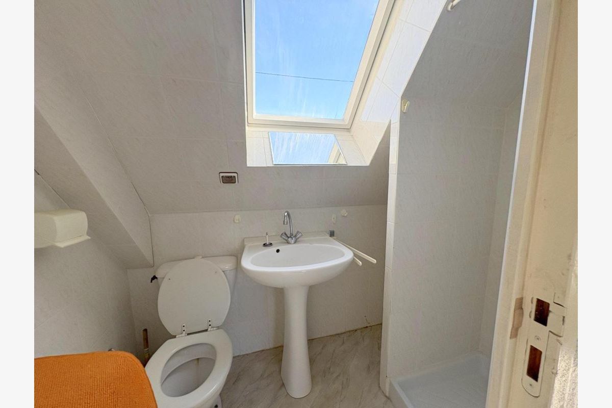 JULLOUVILLE - Maison familiale avec studio indépendant à 150 - 30260000_15.jpg