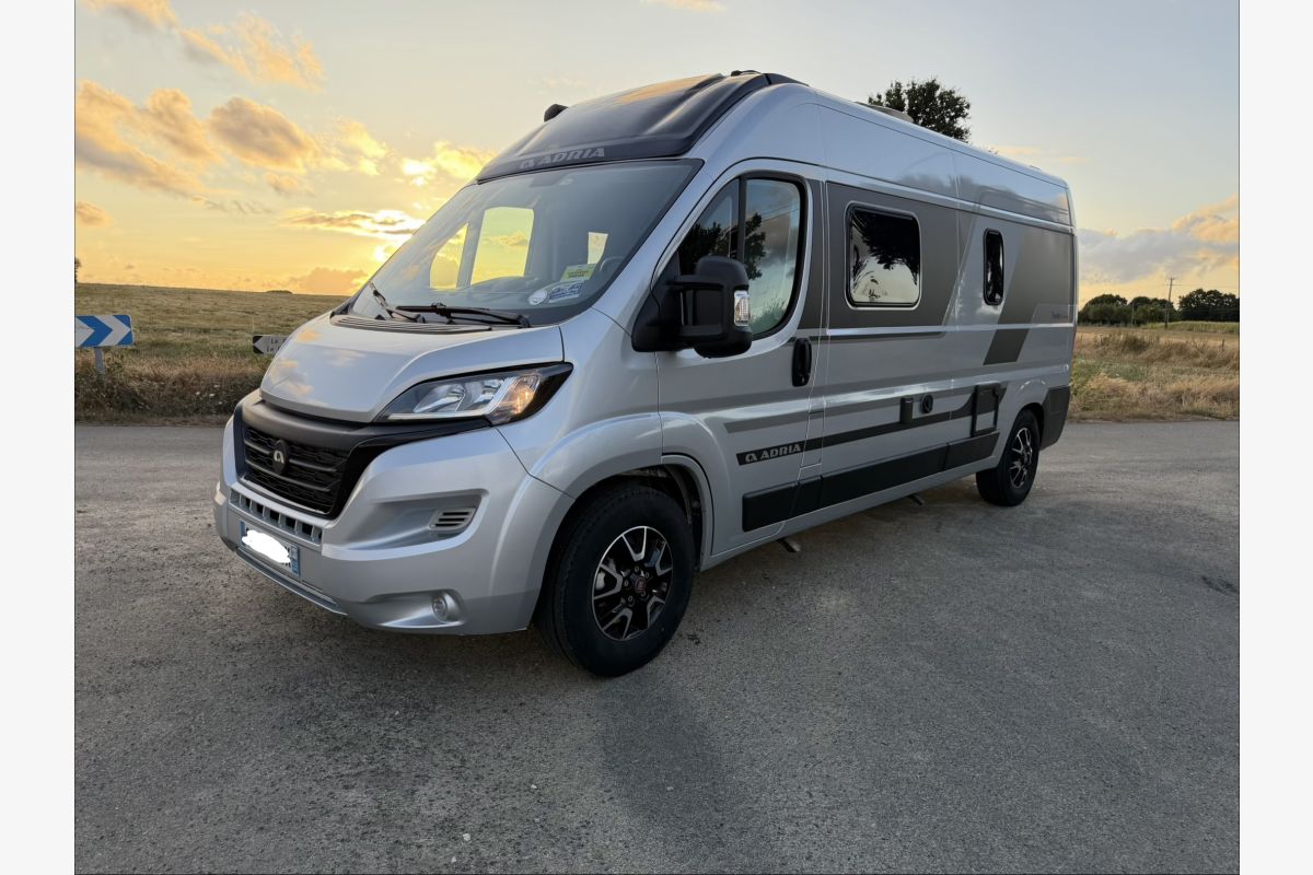 Photo 1 Adria Twin 600 suprême Full options
