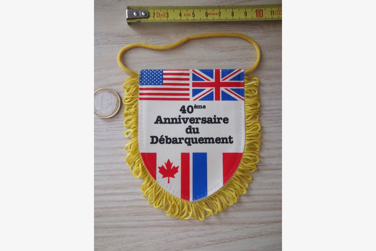 Photo 1 fanion commémoratif Normandie 1944-1984 débarquement 40 éme 