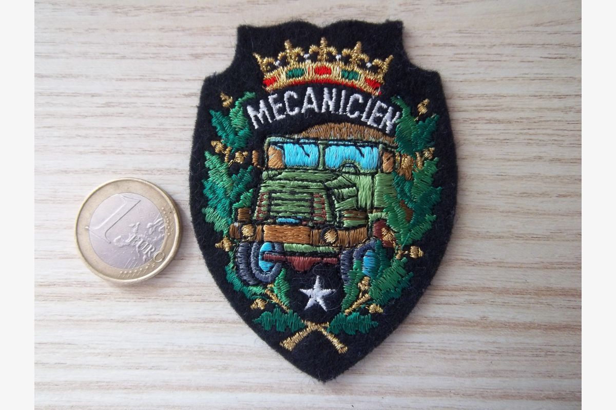 Photo 1 écusson militaire mécanicien insigne collection armée