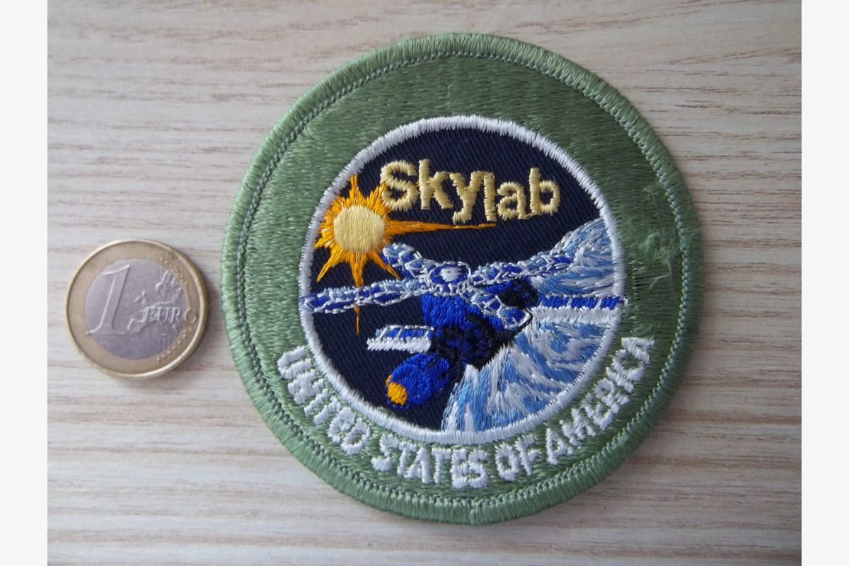 Photo 1 écusson skylab station spatiale orbitale agence Américaine, NASA