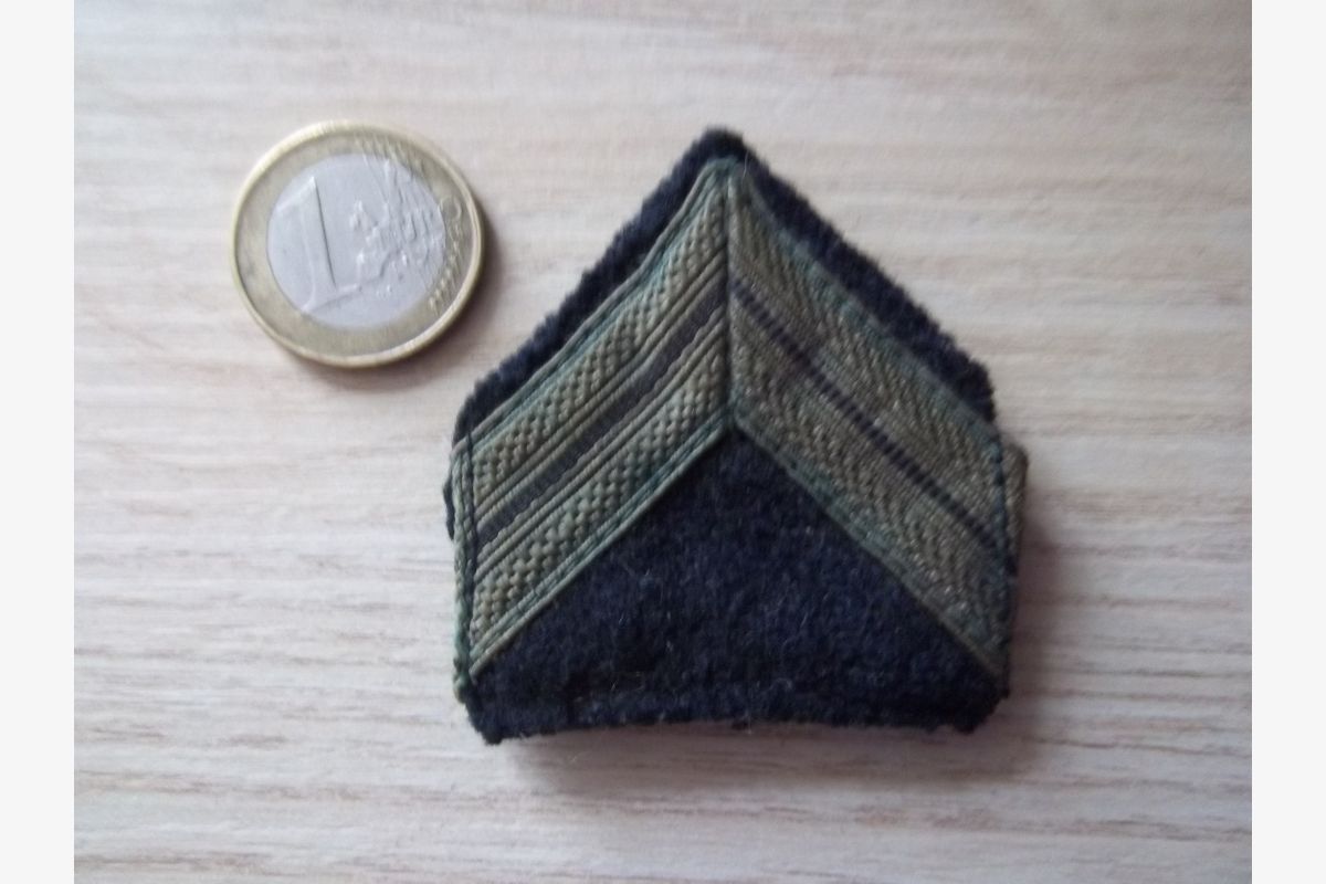Photo 1 insigne grade militaire caporal galon armée