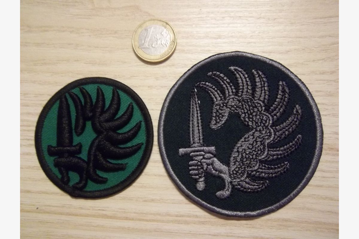 Photo 1 Lot écussons insignes légion étrangère collection militaire