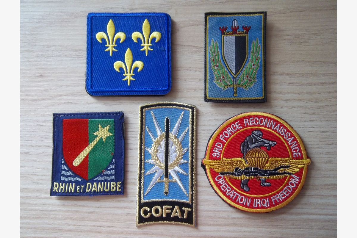 Photo 1 Lot écussons militaire collection armée patch insignes