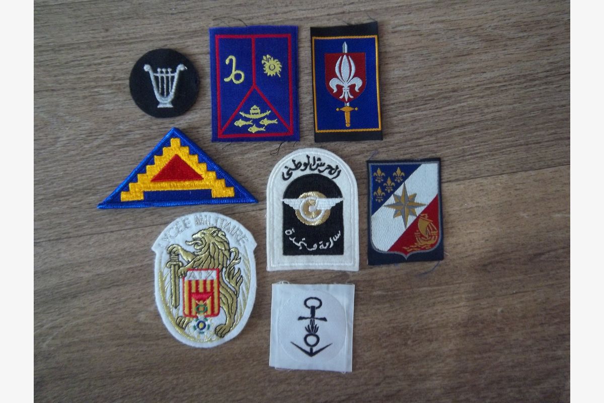 Photo 1 Lot patchs écussons insignes militaire armée vintage
