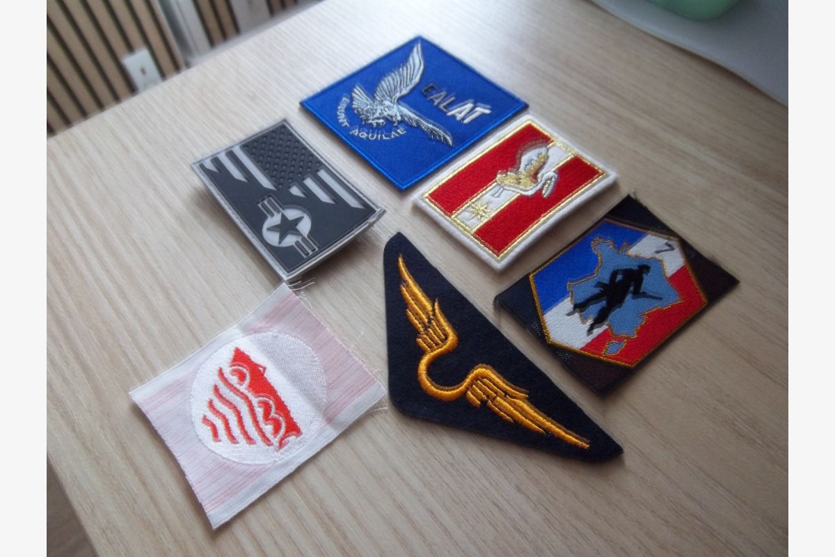 Lot écussons militaire insignes collection armée - 30260771_02ff410bbfeb61cc73b0c703052281cb.jpg