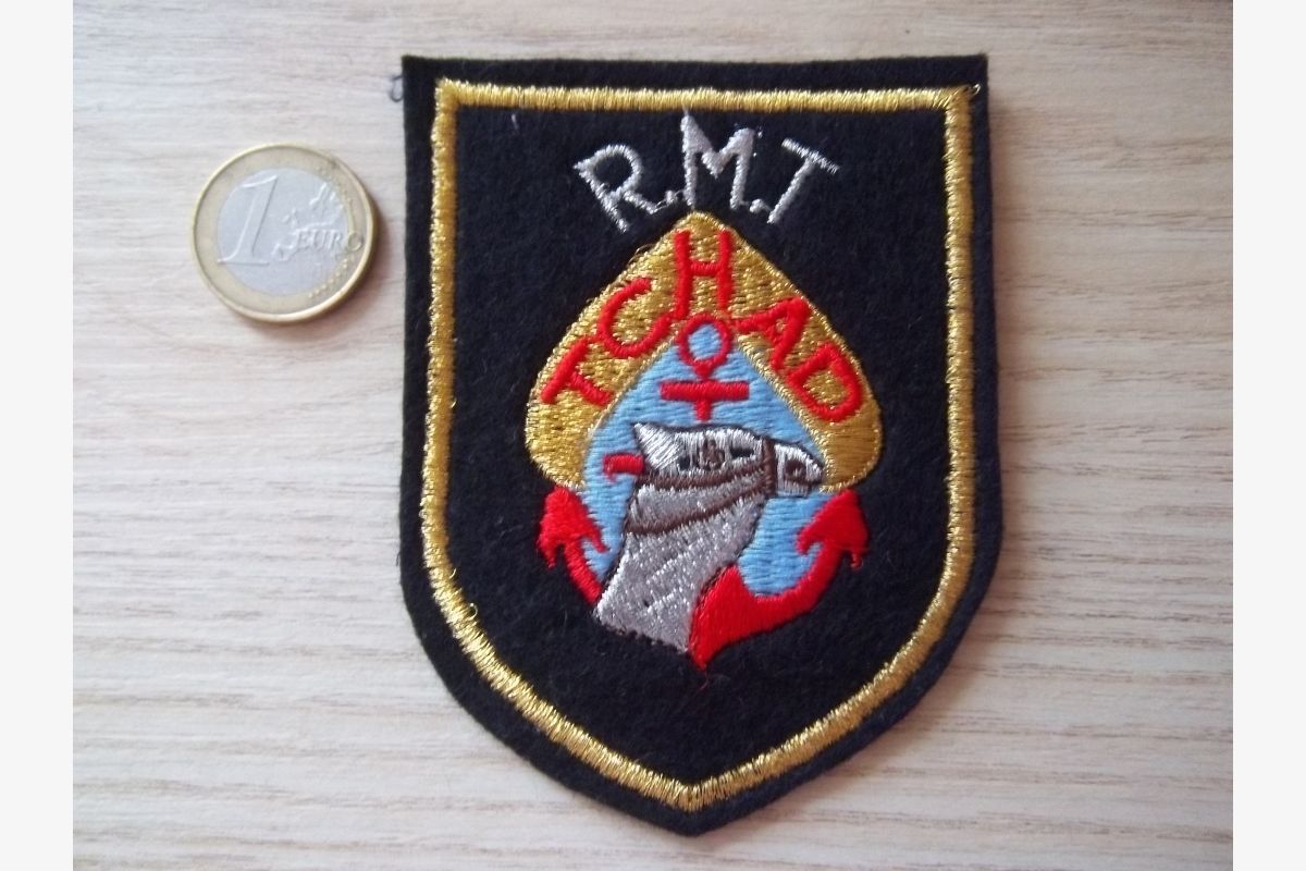 Photo 1 écusson infanterie RMT Régiment de Marche du Tchad insigne collection