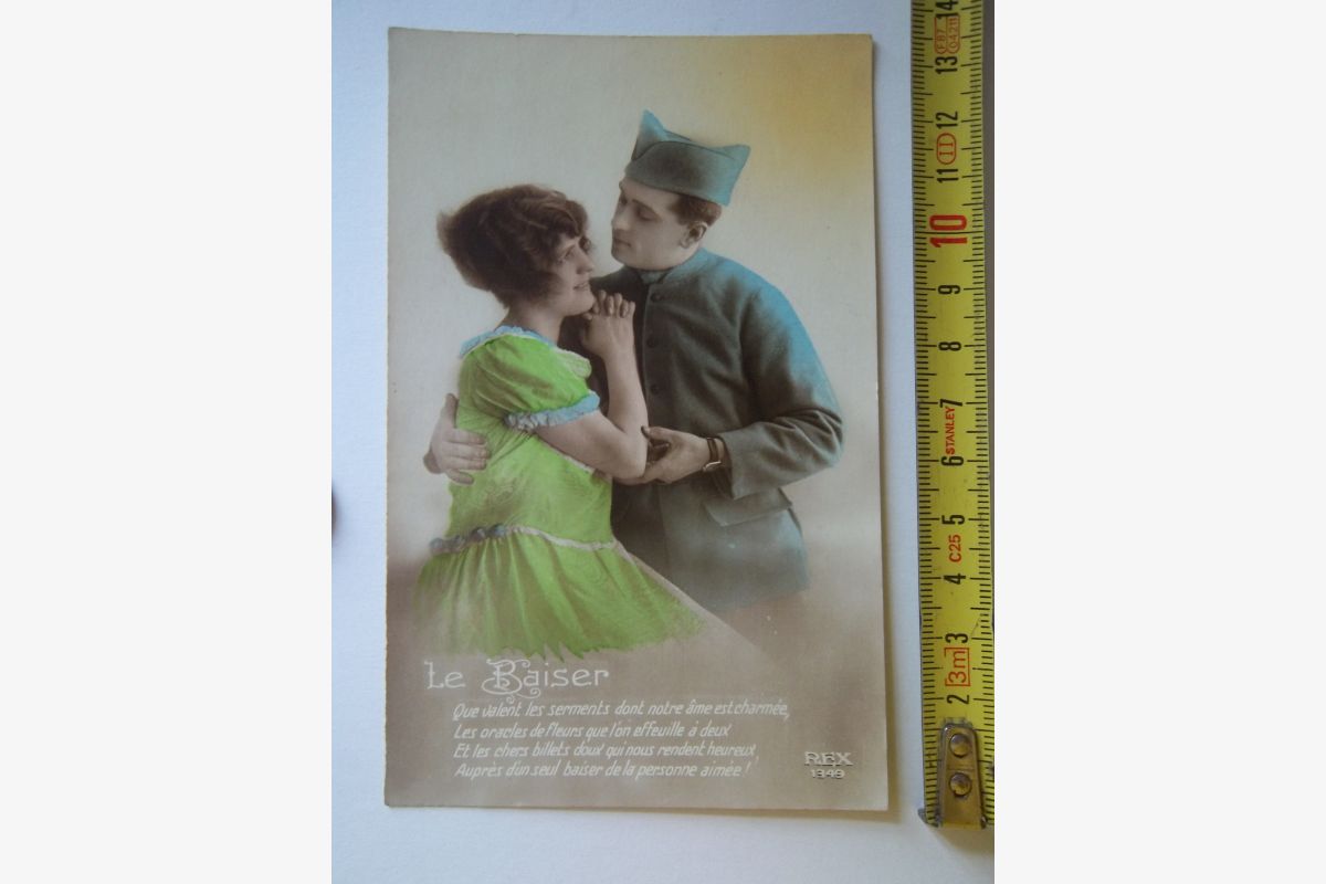 Photo 1 Carte postale ancienne romantique "Le Baiser" collection militaire