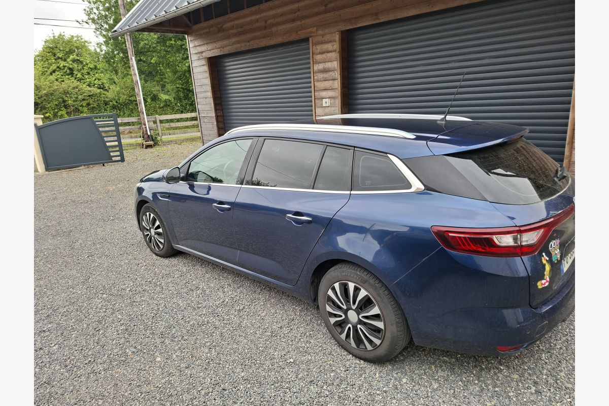 Photo 1 Renault Mégane IV estate Business 1.5 blue dci 115 automatique