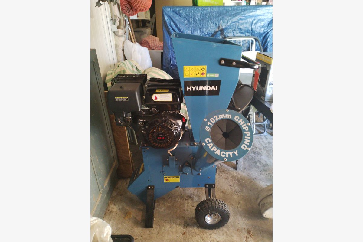 Photo 1 A vendre broyeur à végétaux thermique 