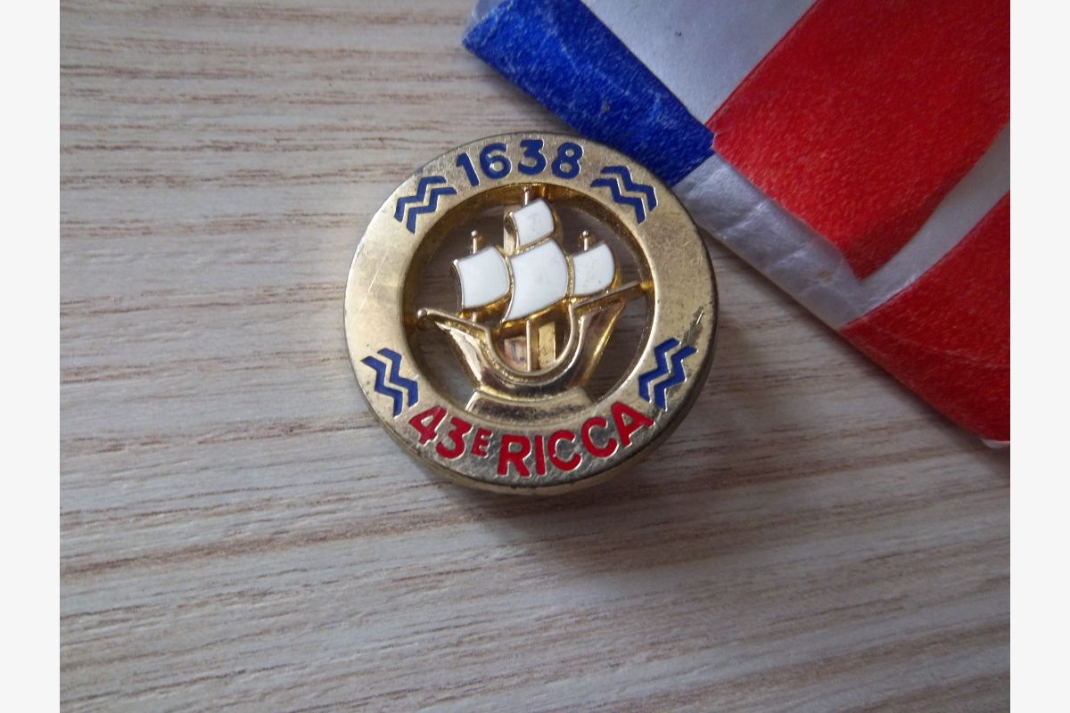 Photo 1  insigne 43 éme régiment infanterie commandement corps d'armée Lille Nord 