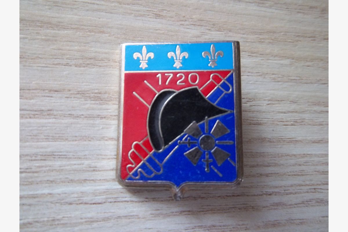 Photo 1 insigne militaire 4 e régiment d'artillerie (4e RA) Delsart H2483